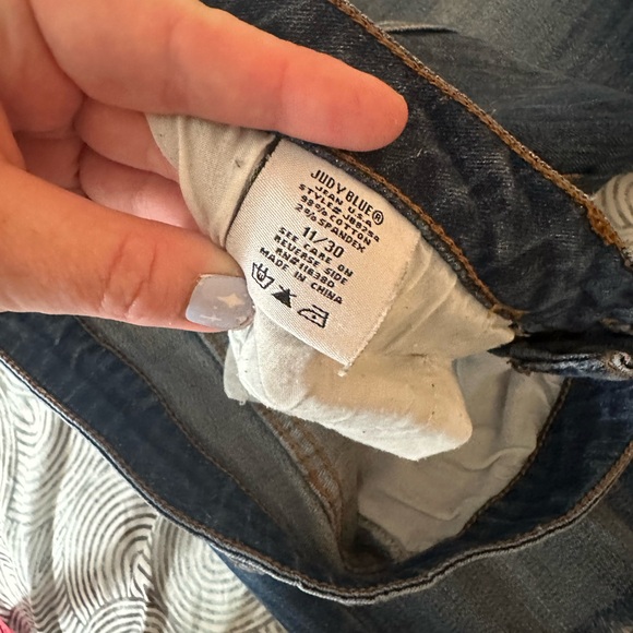 Judy Blue Cotton Darker Wash High Rise Distressed Knee RawHem Skinny Jeans 11/30 - Picture 8 of 16